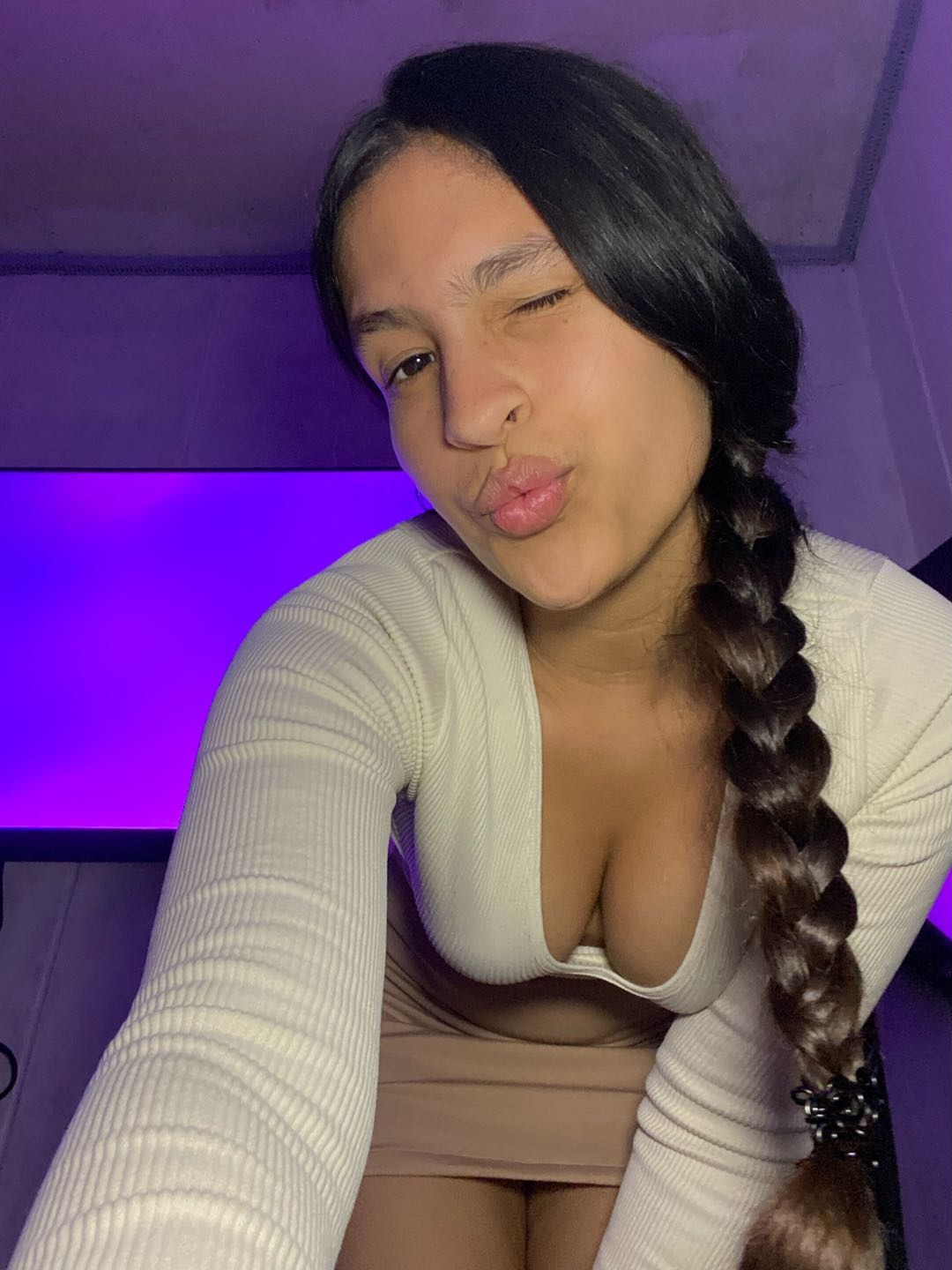 Alana, online on MilfChat