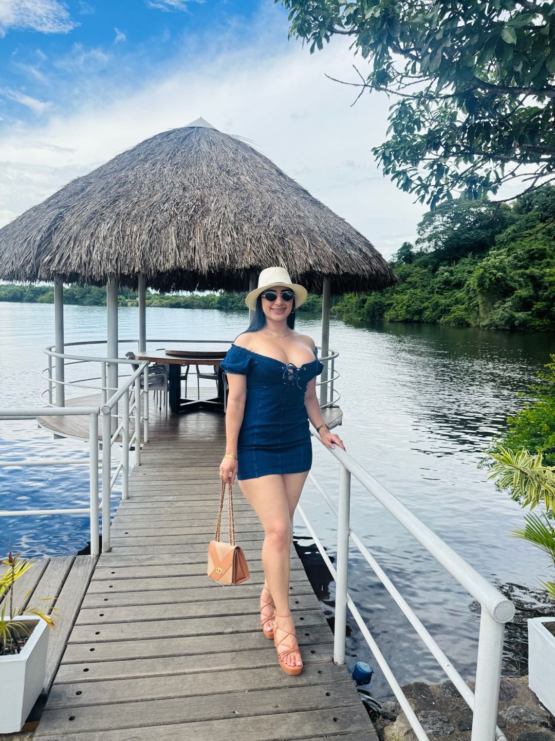 Coral, online on MilfChat